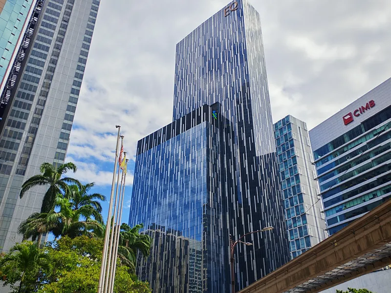 Equatorial Plaza - Building exterior